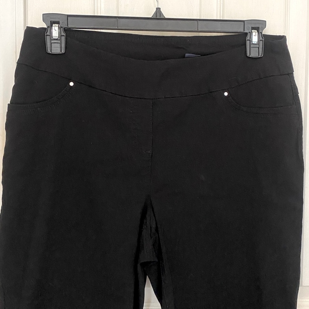 Westbound Woman Capri Pull-On Pants in Black - Picture 3 of 9